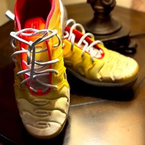 Only reason I’m selling these is because I have to many in my closet